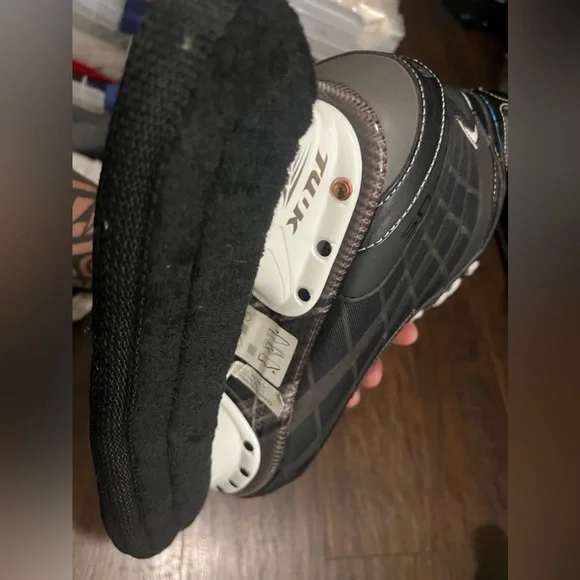 COPY - COPY - Bauer Nexus 5000 Hockey Skates w/ blade covers - Picture 6 of 9